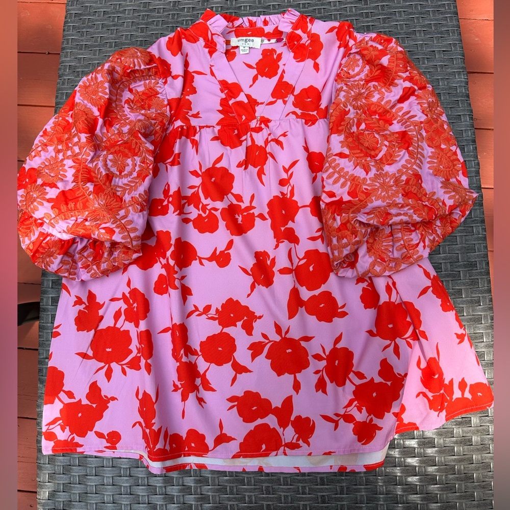 Umgee Pink and Red Floral Puff-Sleeve Blouse size M. NWOT